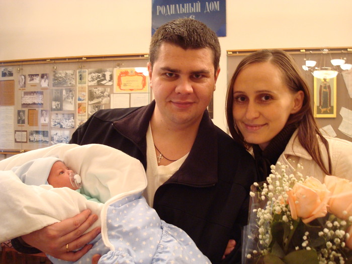 В роддоме на выписке.