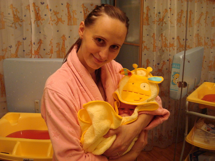 Первое купание. Что ваще происходит:))).
